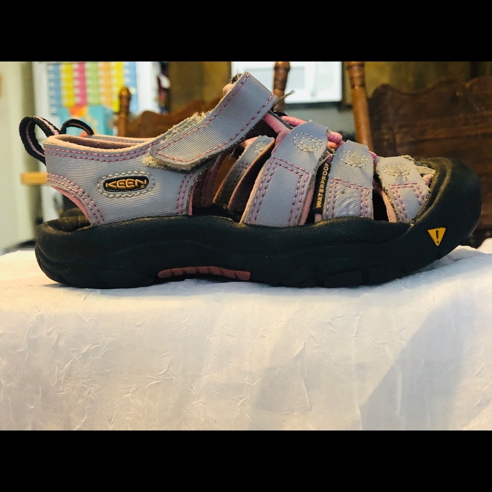 ~Pink and Gray Keen sandals~  Girls Size 10